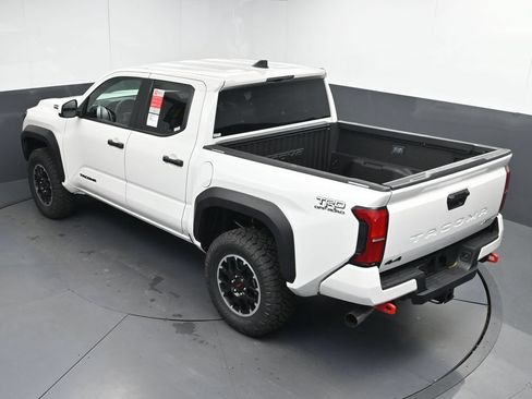 Used 2025 Toyota Tacoma TRD Off-Road AWD/4WD image 40