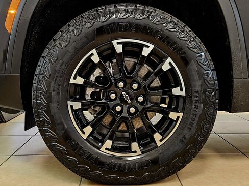 Used 2025 Chevrolet Traverse Z71 w/ Driver Confidence Package image 35