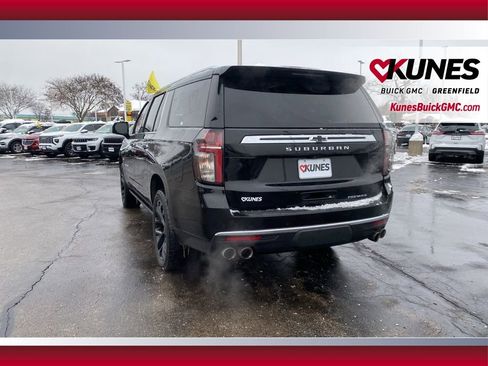 Used 2022 Chevrolet Suburban Premier w/ Premium Package image 9
