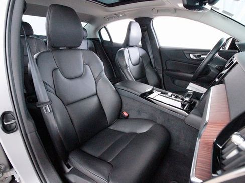 Used 2023 Volvo S60 T8 Plus image 20