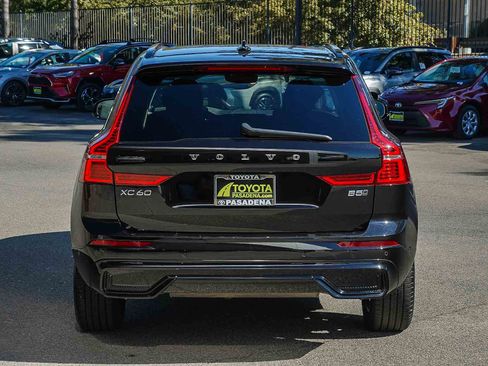 Used 2025 Volvo XC60 B5 Plus image 5