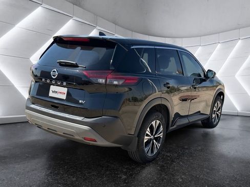 Used 2021 Nissan Rogue SV FWD image 2