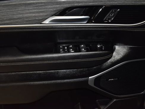 Certified 2024 Jeep Wagoneer L Series II w/ Flexible Seating Group image 27