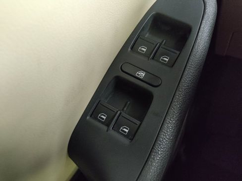 Used 2017 Volkswagen Jetta SE FWD image 27