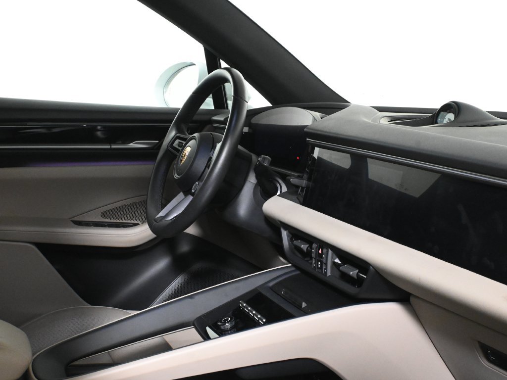 Used 2025 Porsche Macan 4S Electric AWD/4WD image 9