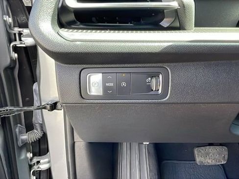 Used 2025 Chevrolet Traverse LT image 25