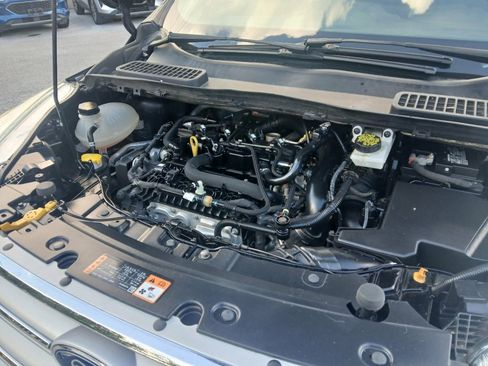 Used 2019 Ford Escape SE w/ Ford Safe & Smart Package AWD/4WD image 19