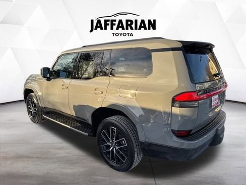 Used 2025 Lexus GX 550 image 8