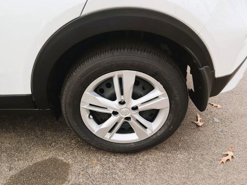 New 2025 Nissan Kicks Play S image 9