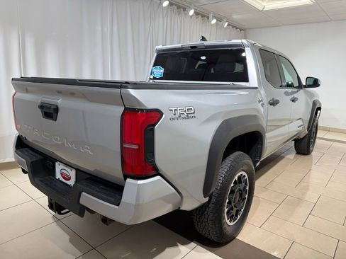 Certified 2024 Toyota Tacoma TRD Off-Road AWD/4WD image 5