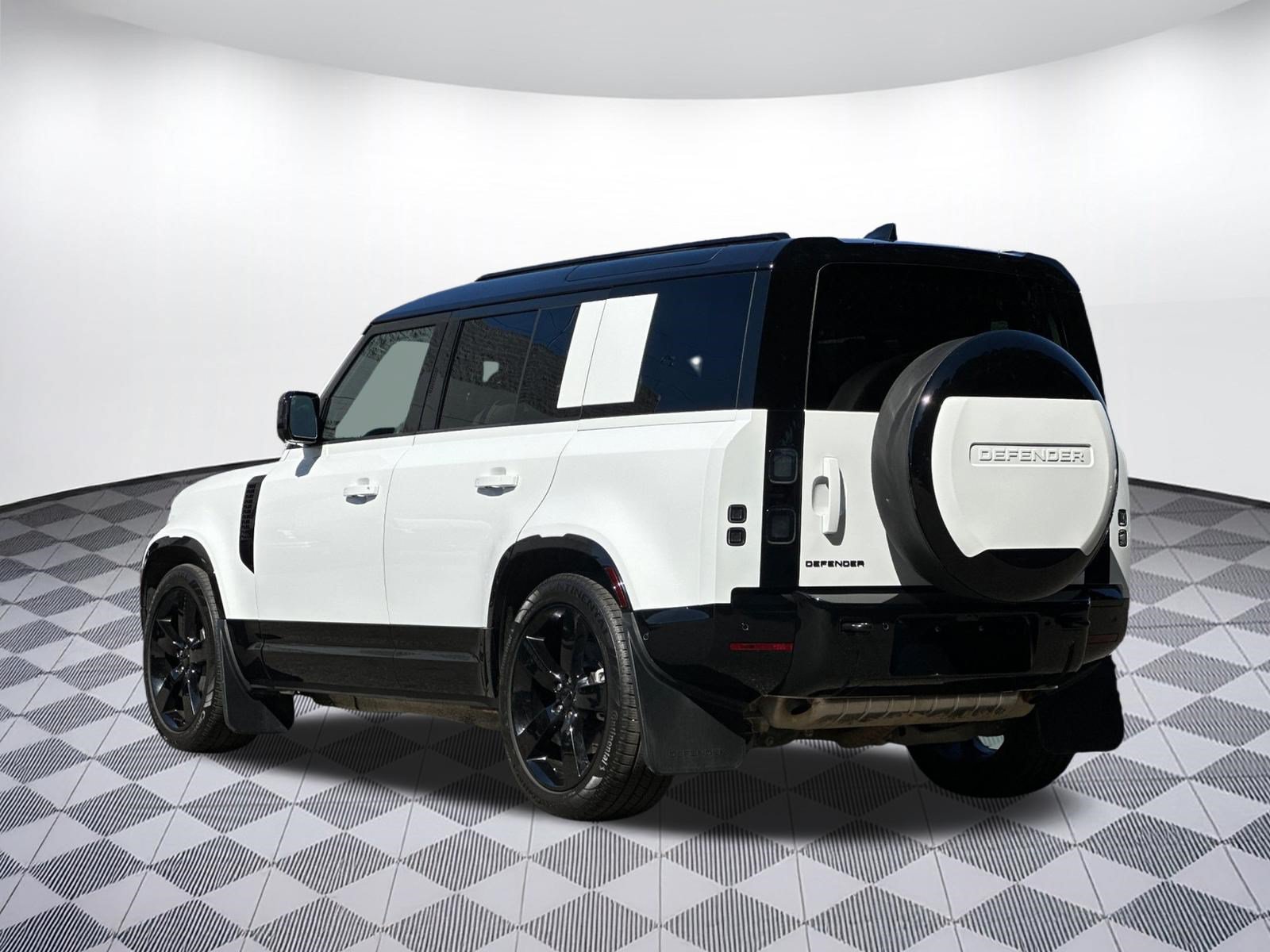 Used 2026 Land Rover Defender 110 X-Dynamic SE AWD/4WD image 3