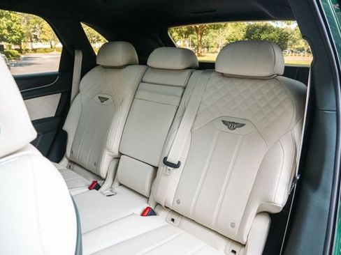 Used 2022 Bentley Bentayga AWD/4WD image 59