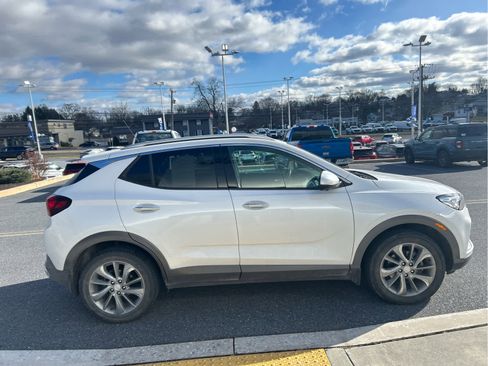Used 2020 Buick Encore GX Essence w/ Experience Buick Package image 5
