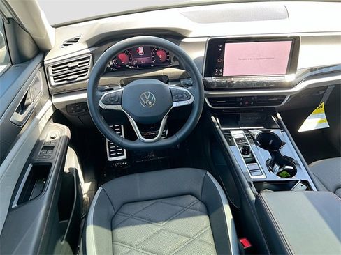 New 2024 Volkswagen Atlas Peak Edition SE image 22