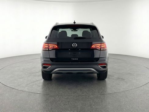 Used 2025 Volkswagen Taos SE FWD image 7