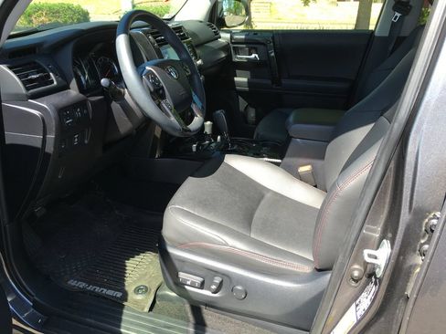 Used 2020 Toyota 4Runner Venture w/ Moonroof Package AWD/4WD image 4