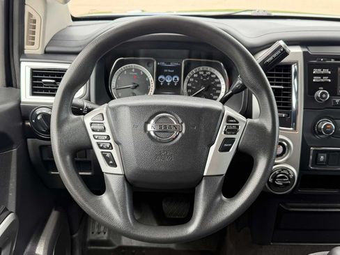 Used 2018 Nissan Titan SV AWD/4WD image 33