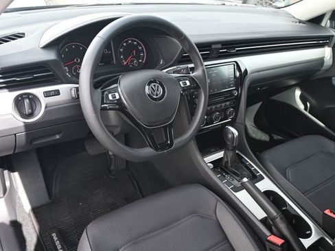 Used 2022 Volkswagen Passat 2.0T SE image 8