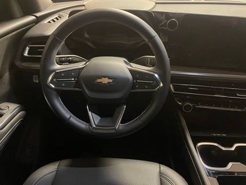 Used 2026 Chevrolet Traverse LT w/ Sun and Wheel Package FWD image 17