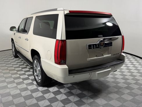Used 2013 Cadillac Escalade ESV Luxury RWD image 7