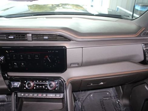 Used 2024 GMC Sierra 2500 AT4 w/ AT4 Premium Plus Package image 30