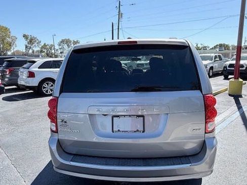 Used 2017 Dodge Grand Caravan SXT image 5