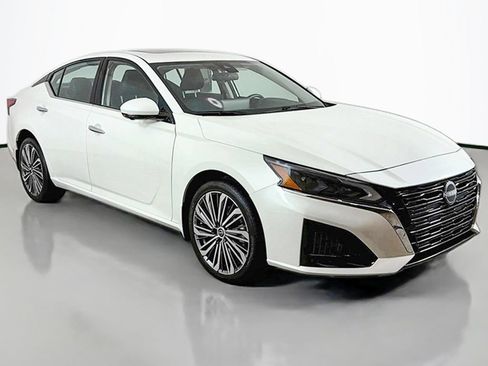 Used 2023 Nissan Altima 2.5 SL AWD/4WD image 2