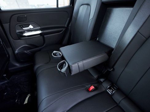 Used 2025 Mercedes-Benz GLB 250 4MATIC w/ Exclusive Package image 32