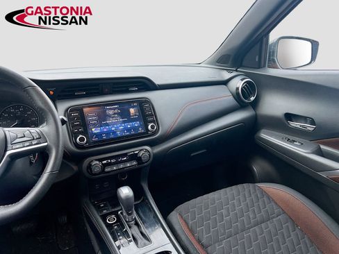 Used 2022 Nissan Kicks SR image 27