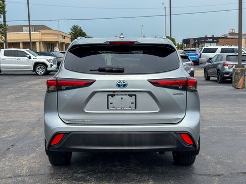 Used 2024 Toyota Highlander XLE AWD/4WD image 10