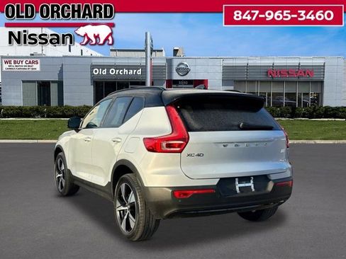 Used 2022 Volvo XC40 P8 Recharge Plus image 6