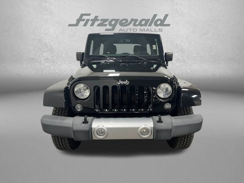 Used 2015 Jeep Wrangler Unlimited Sahara w/ Connectivity Group image 5