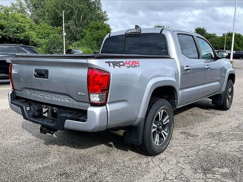 Used 2017 Toyota Tacoma TRD Sport w/ Tow Package (A/T) AWD/4WD image 6
