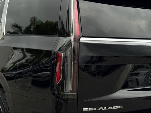 Certified 2024 Cadillac Escalade ESV Premium Luxury Platinum image 15