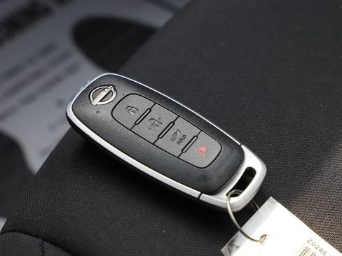 Used 2025 Nissan Sentra SV FWD image 30