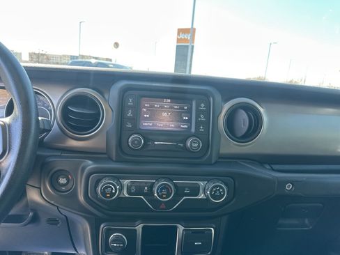 Used 2020 Jeep Gladiator Sport image 12