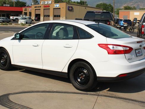 Used 2012 Ford Focus SE FWD image 11