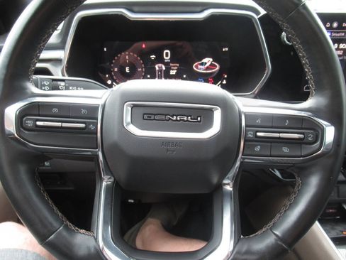 Used 2023 GMC Canyon Denali w/ Denali Black Edition AWD/4WD image 32