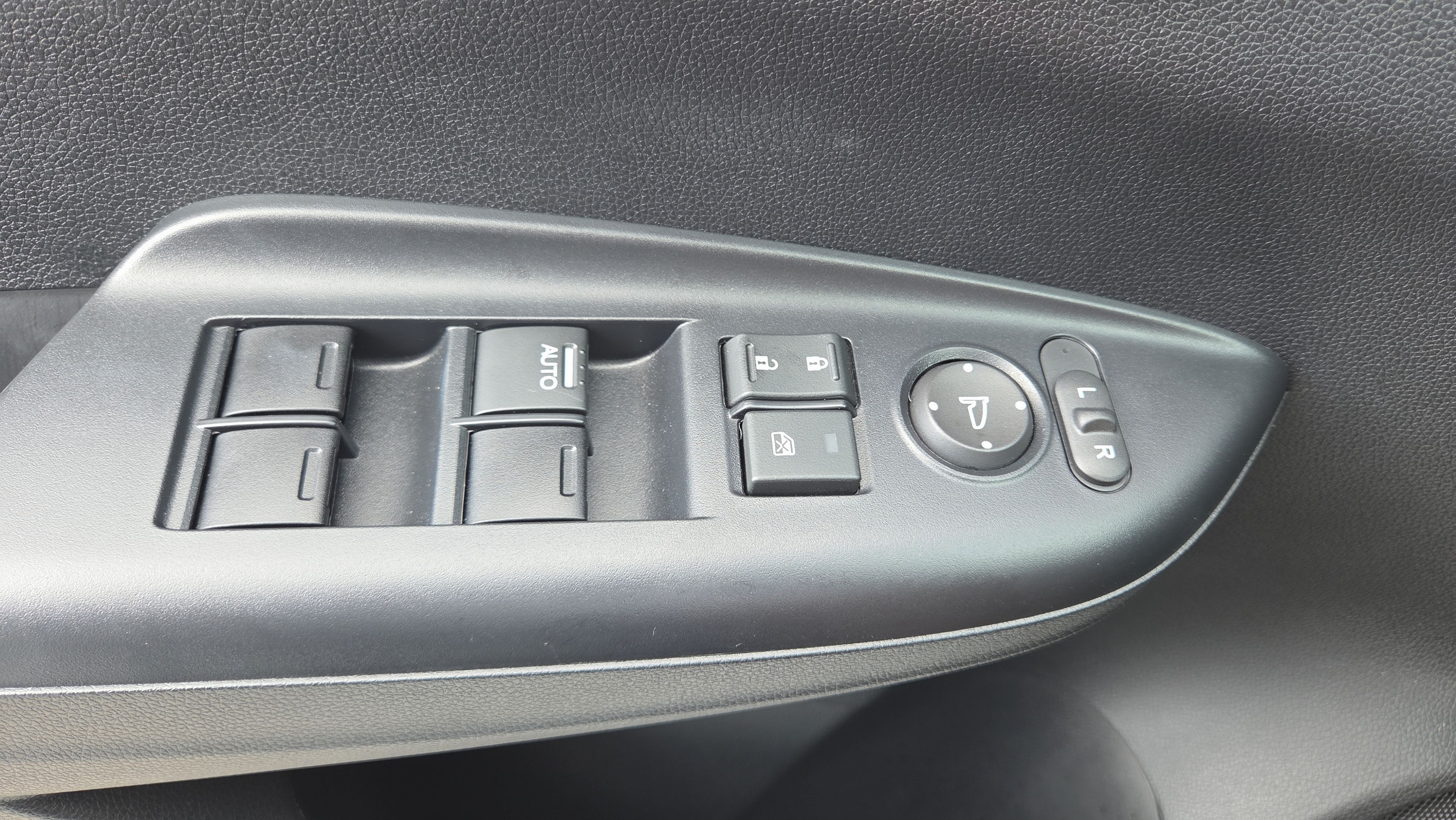 Used 2018 Honda Fit EX image 36