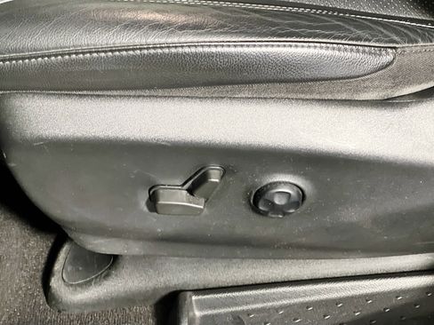 Used 2021 Chrysler Pacifica Touring-L w/ S Appearance Package image 15