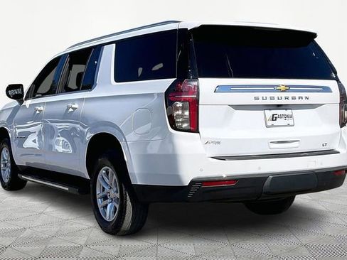 Used 2024 Chevrolet Suburban LT image 4