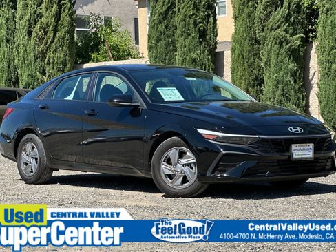 Used 2025 Hyundai Elantra SE FWD image 1
