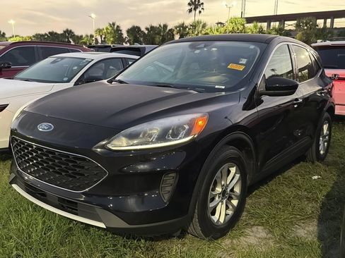 Used 2020 Ford Escape SE FWD image 3