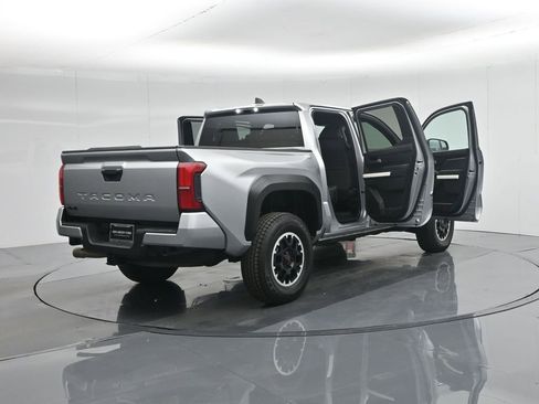 Used 2024 Toyota Tacoma TRD Off-Road image 29