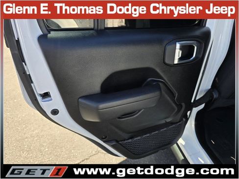 Certified 2022 Jeep Gladiator Willys image 28