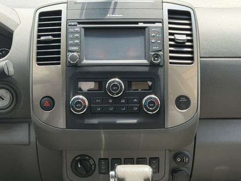 Used 2017 Nissan Frontier SL AWD/4WD image 16