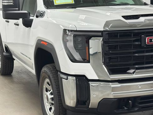 New 2026 GMC Sierra 2500 Pro w/ 1SA Pro Safety Plus Package AWD/4WD image 4