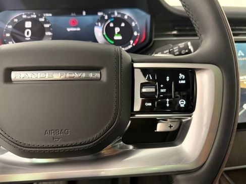 Used 2025 Land Rover Range Rover SE image 19