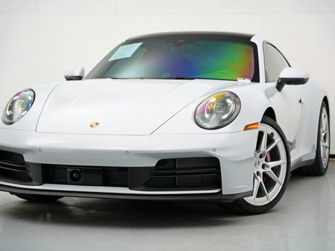 Used 2025 Porsche 911 Carrera image 3