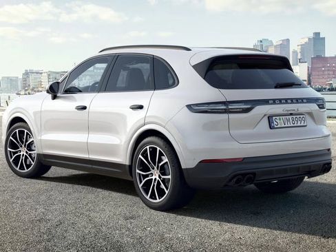 Certified 2023 Porsche Cayenne S Platinum image 3